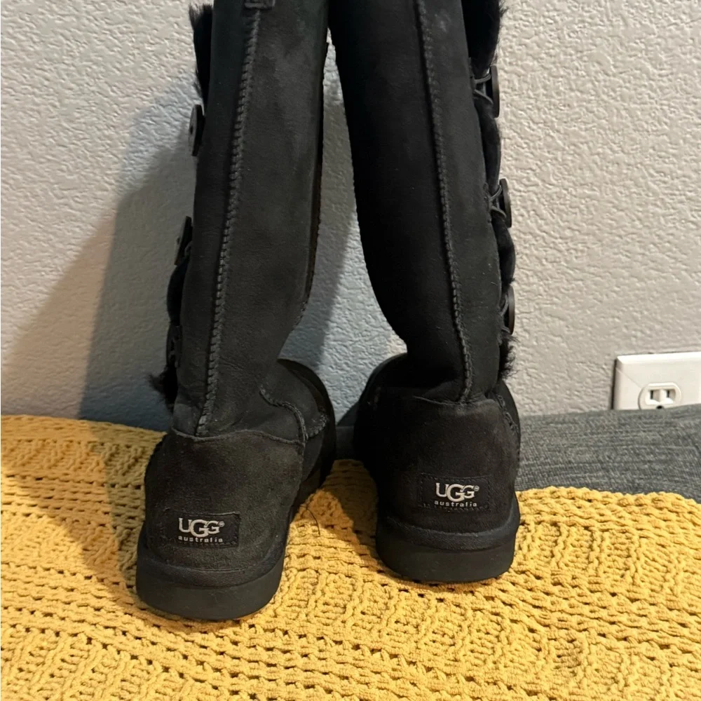 Ugg Women's Black Boots size 8 - Picture 2 of 3